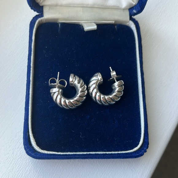 David Yurman 925 14K Sterling Silver Cable Sculpted Shrimp Huggie Hoop Earrings - Picture 5 of 5